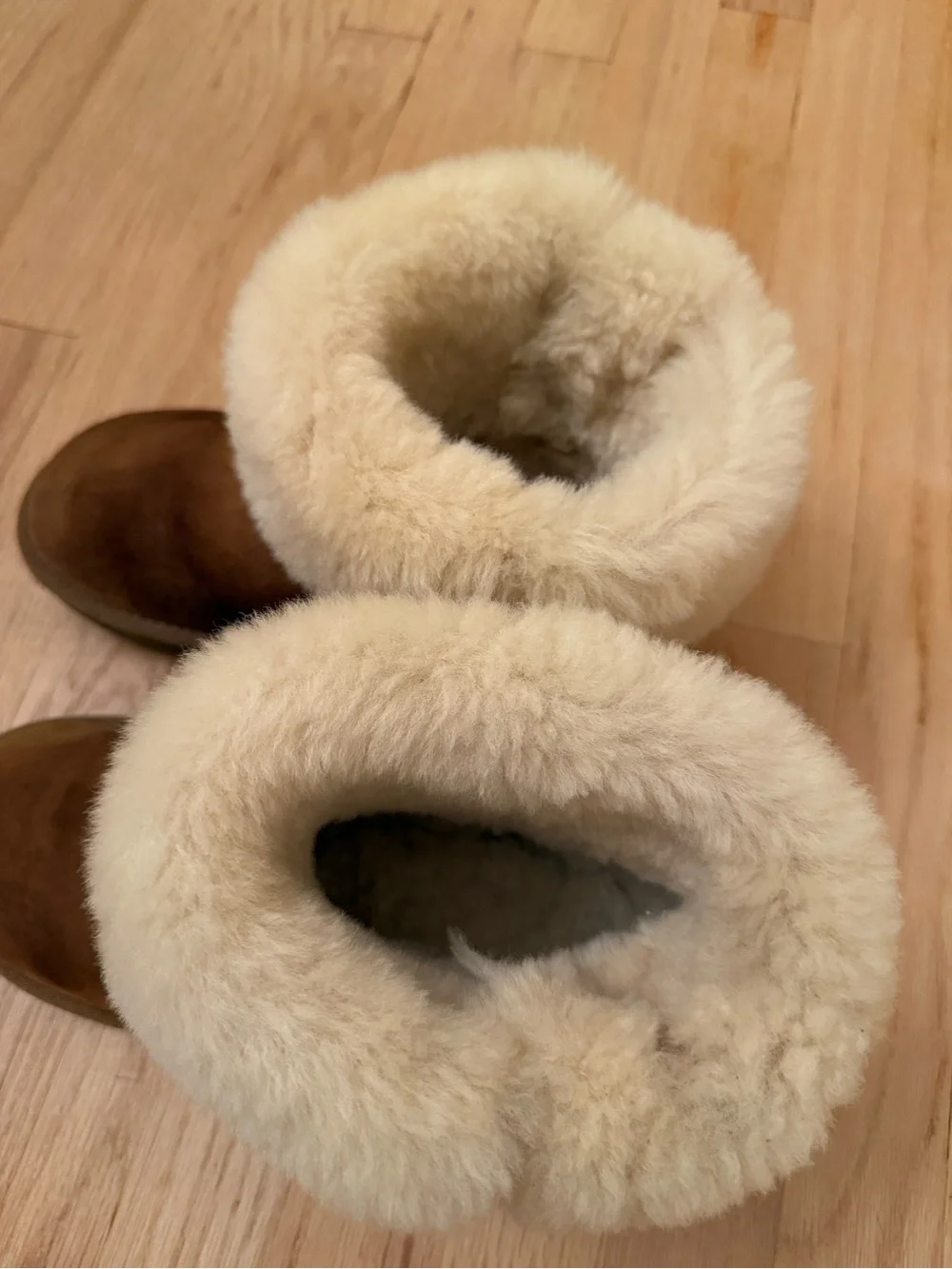 UGG Classic Short II Chestnut Sheepskin Boots Women’s Size 10 EU 41